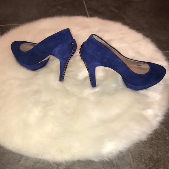 (NWOT) Blue suede studded Vince Camuto Heels - Picture 3 of 7